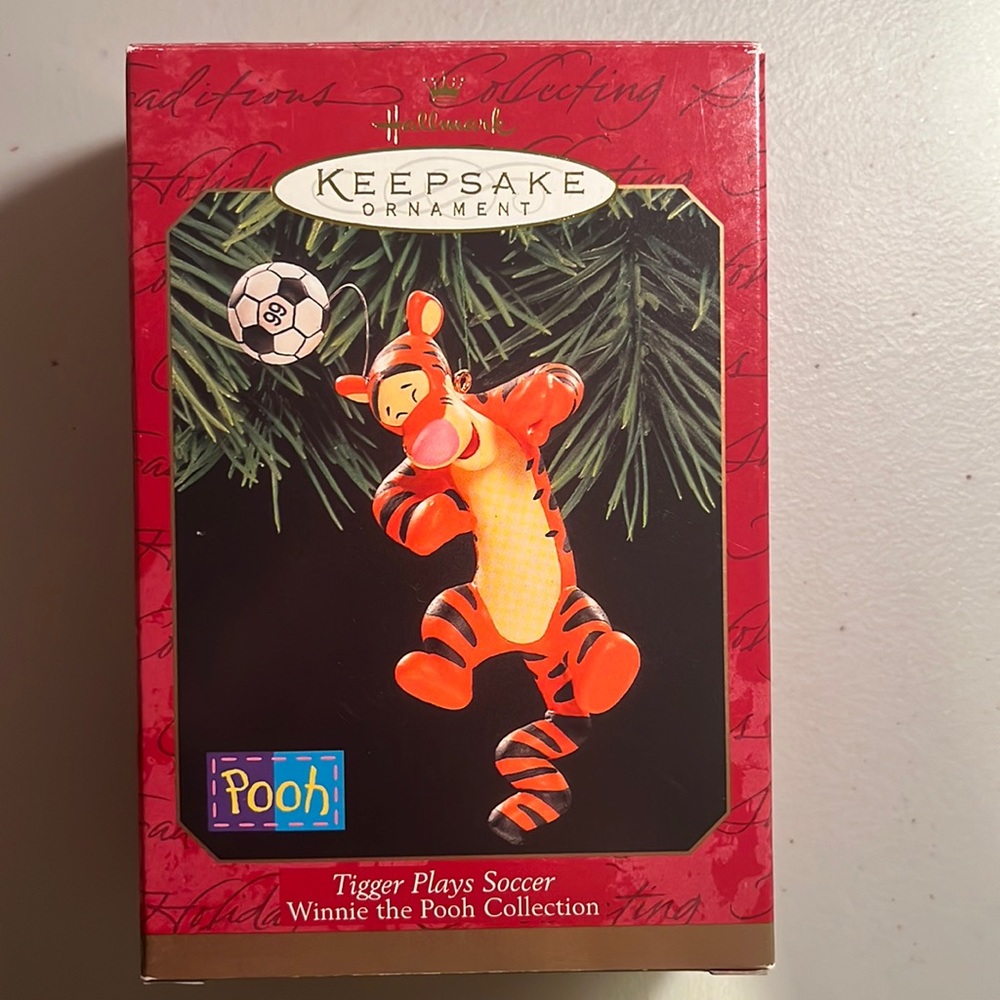 1999 Hallmark Winnie the Pooh Collection - Tigger Plays Soccer